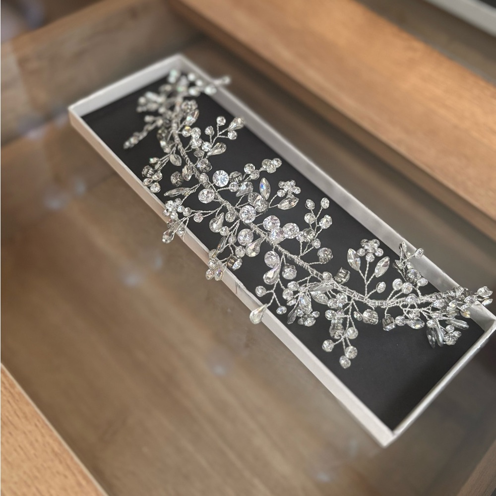 Elegant Silver Crystal Hair Accessory